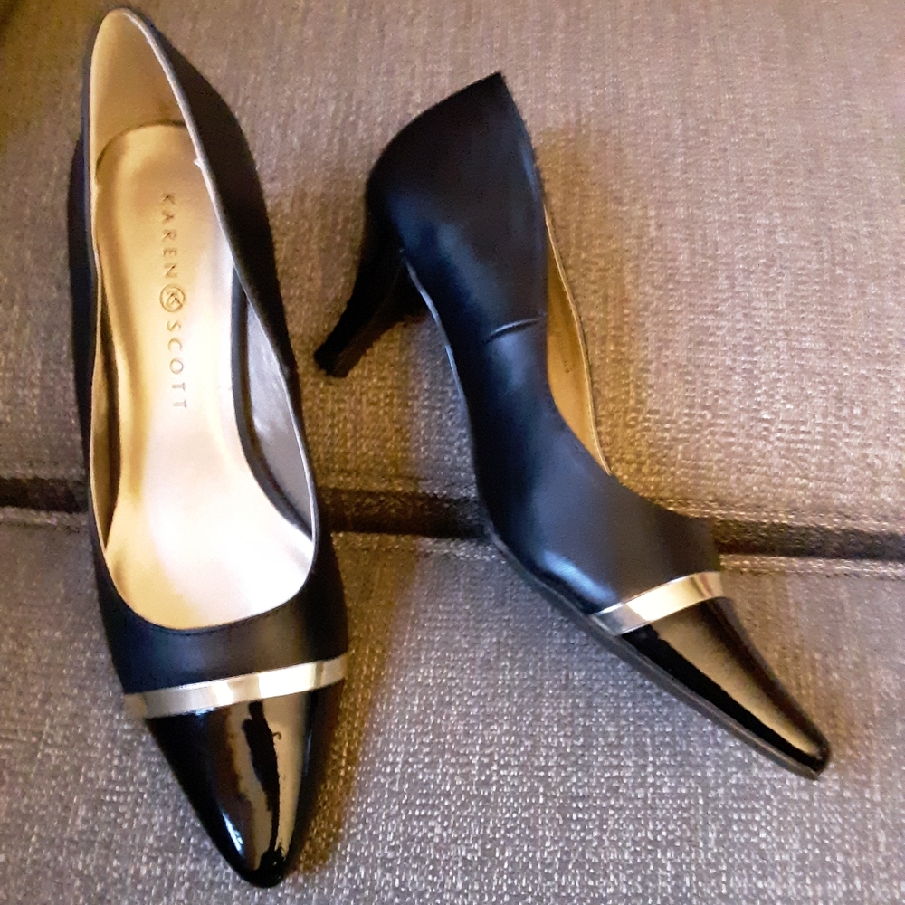 Karen Scott Black & Gold Rease Pumps Nwot - image 3